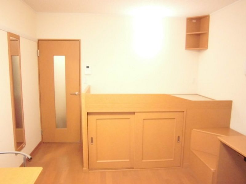 レオパレスプランドール富田 居間