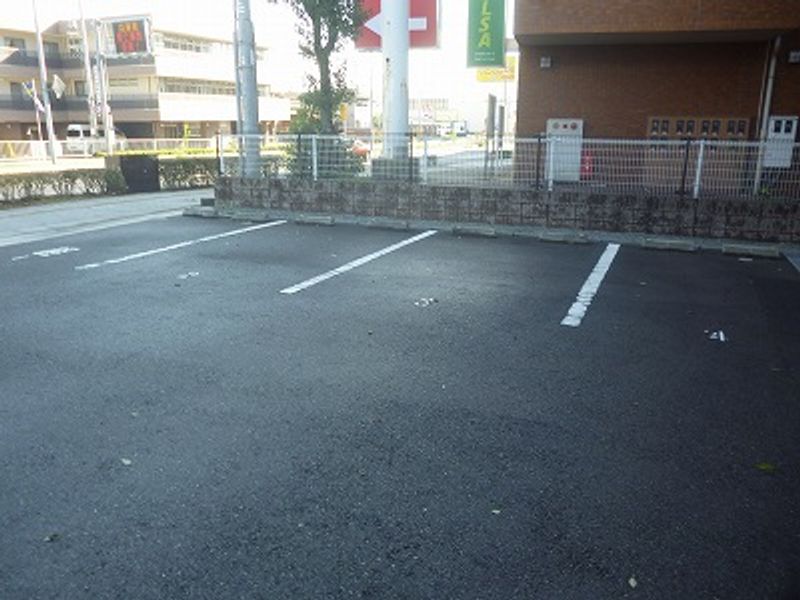レオネクスト城見橋ハイツ 駐車場