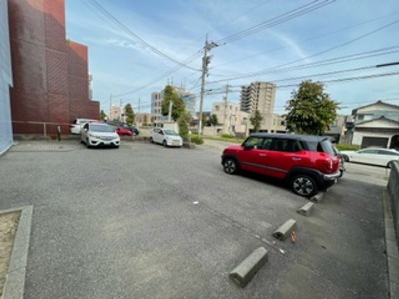 レオパレス虎風荘 駐車場