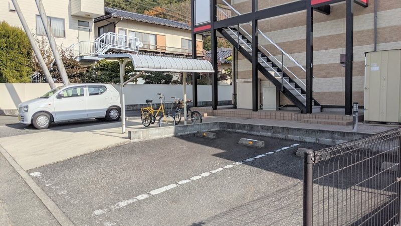 レオパレスカーサ　シュライン 駐車場