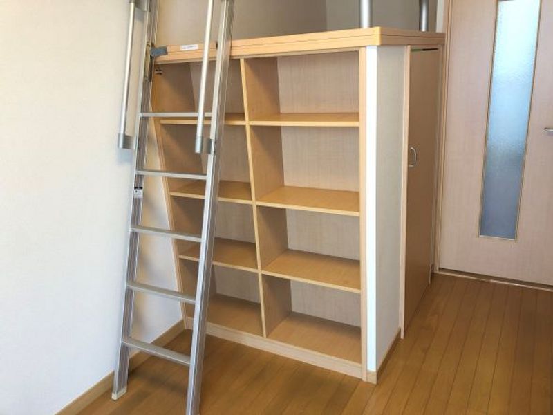 レオパレストトロ 収納