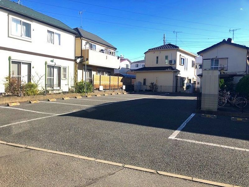 レオパレスＭＵＴＳＵＭＩ 駐車場