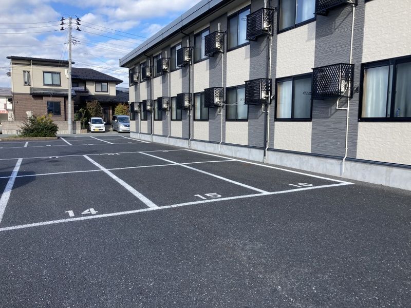 レオパレスＮ　フロント 駐車場