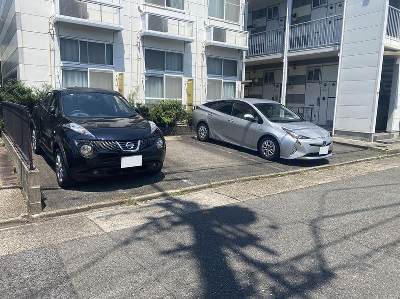レオパレス愛和 駐車場