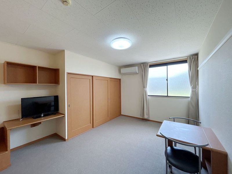 レオパレス柏屋 居間