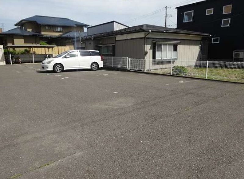 レオパレス豊 駐車場