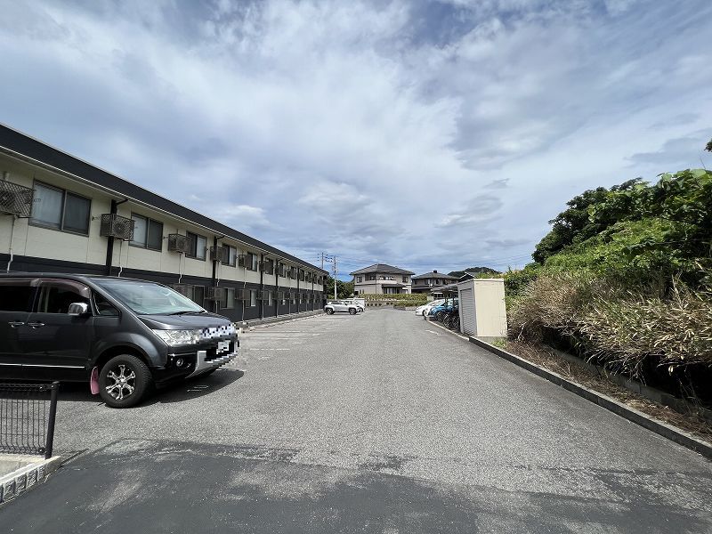 レオネクストクレール安来 駐車場