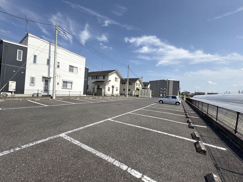 レオパレスレキア 駐車場