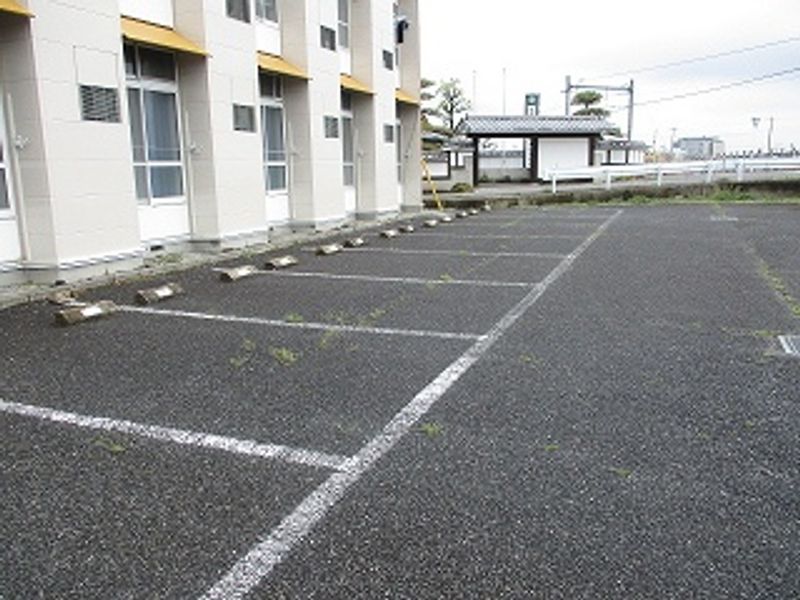レオパレス東宮館 駐車場