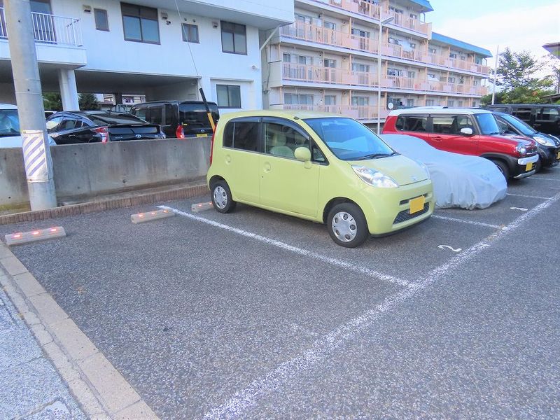 レオパレスオアシスイン上松 駐車場