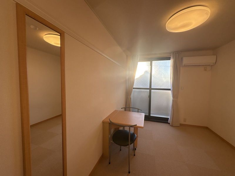 レオパレスサンクフルコート 居間