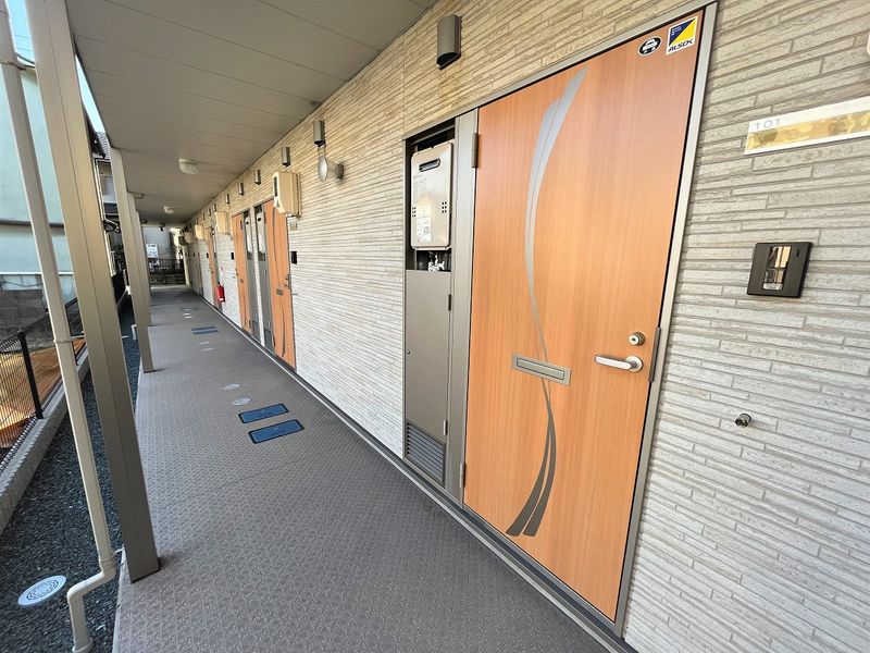 クレイノ西深津 玄関