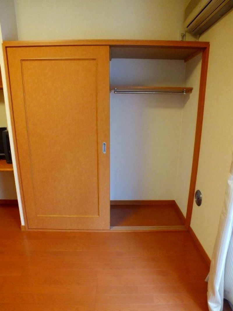 レオパレスエクレール田間 収納
