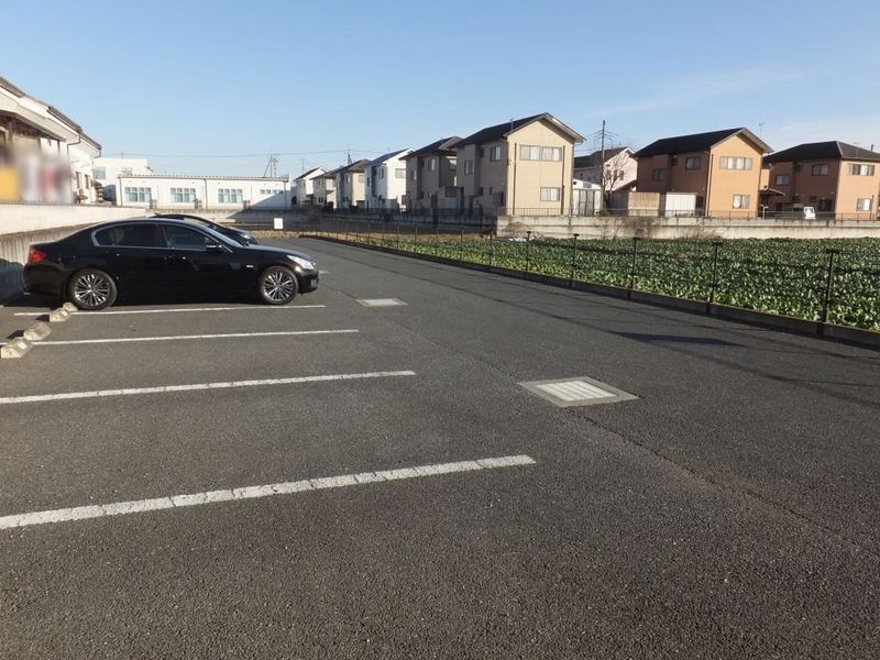 レオパレスせせらぎ 駐車場