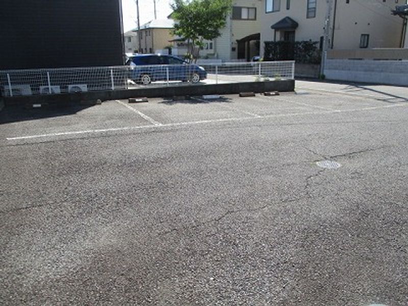 レオパレスセレッソ 駐車場