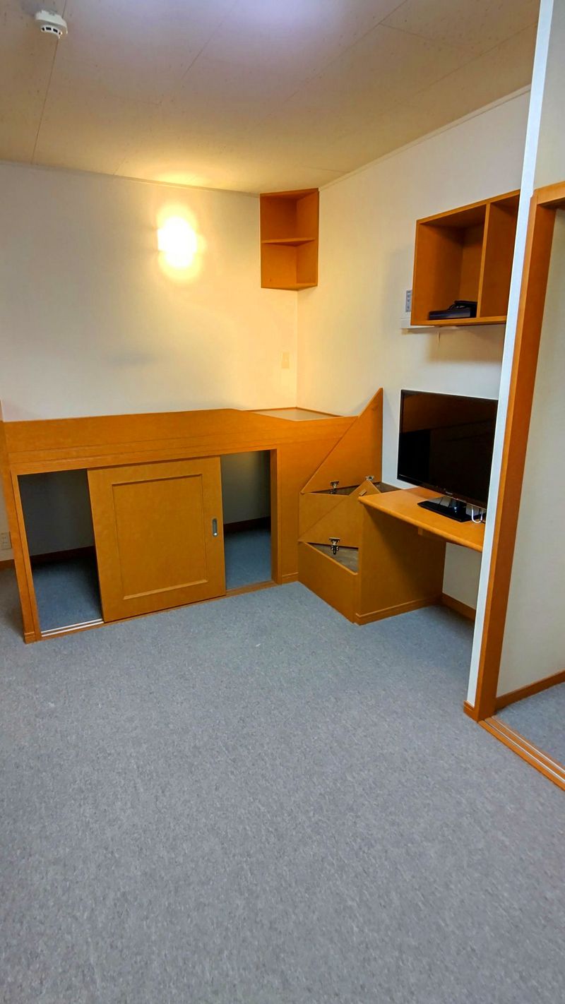レオパレスフォンターナＡ 居間