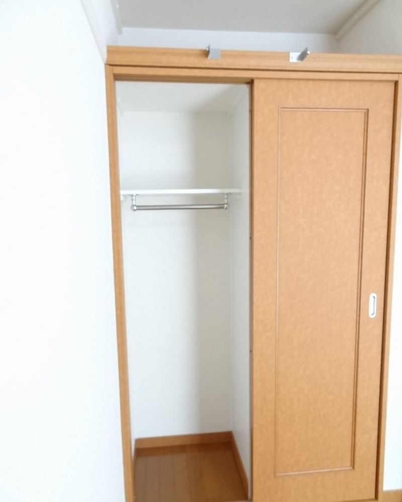 レオパレスパイナス松福 収納