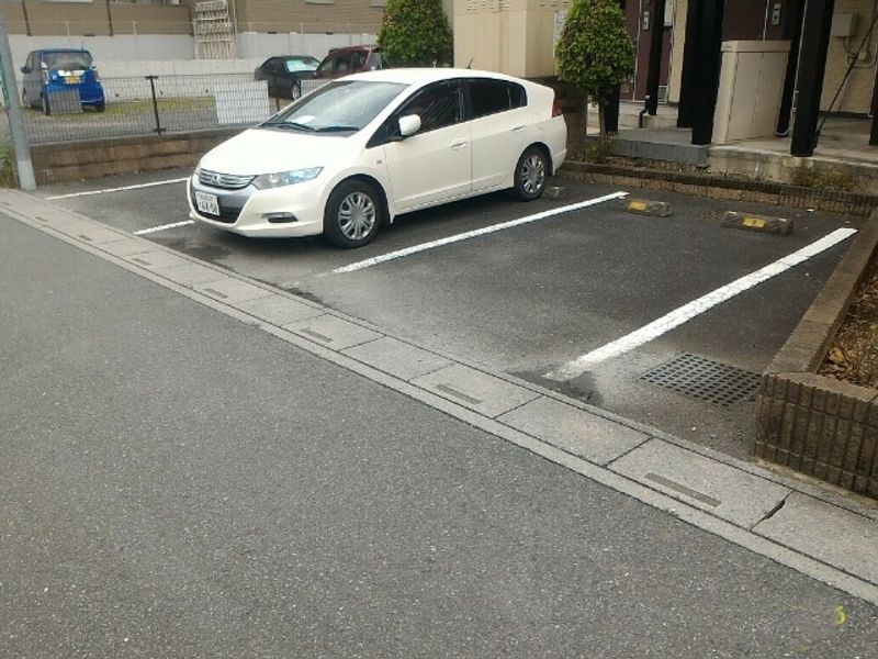 レオパレスエクセル南与野 駐車場
