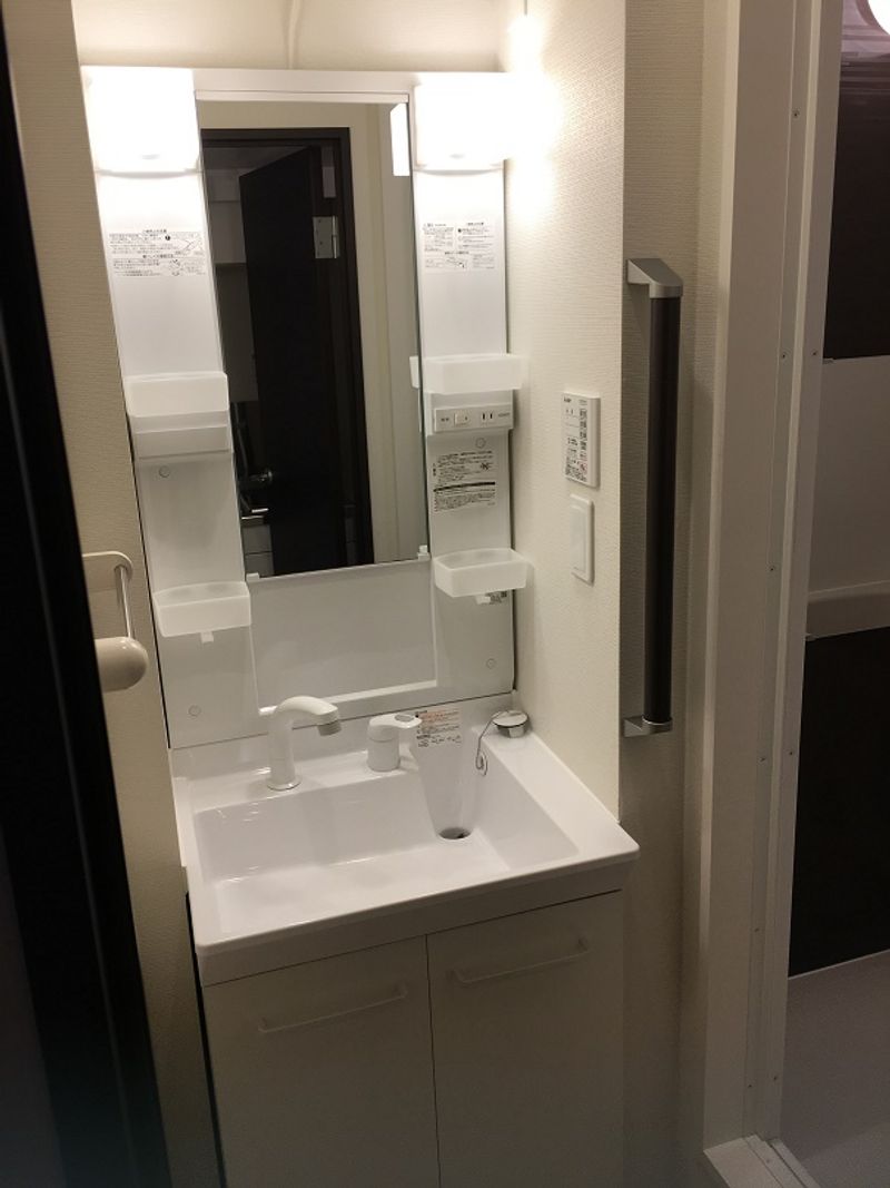 CLEINO Dwell Okubo A Washroom