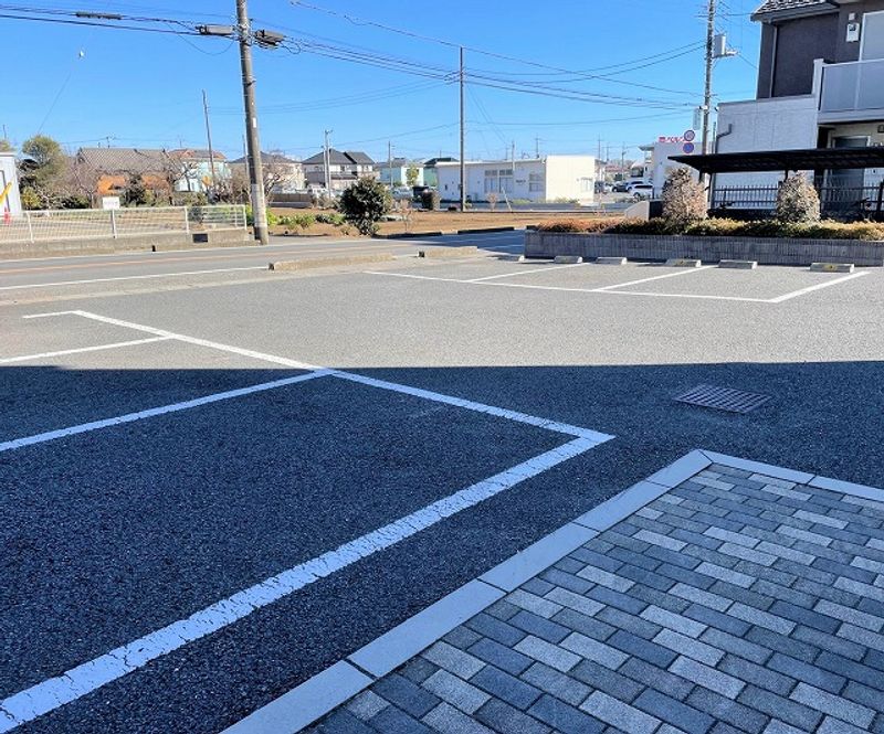 レオネクストリバティー 駐車場