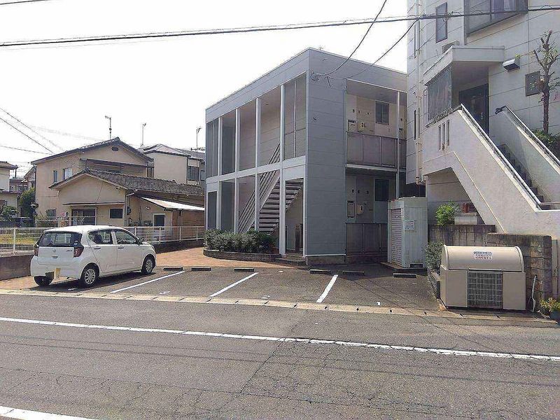 レオパレスＫＡＭＩＸ 駐車場