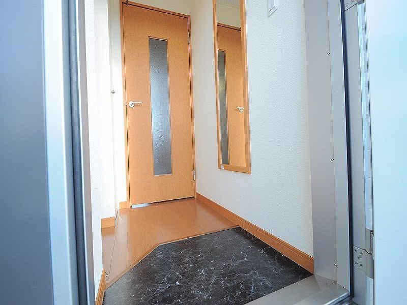 レオパレスシュエット 玄関