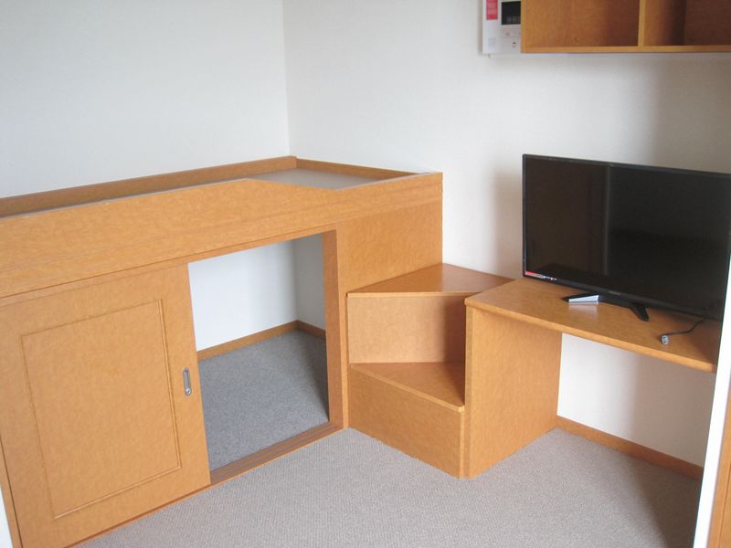 leopalace West One Storage