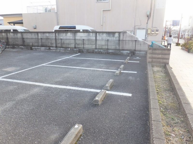 レオパレスＨＡＲＶＥ 駐車場