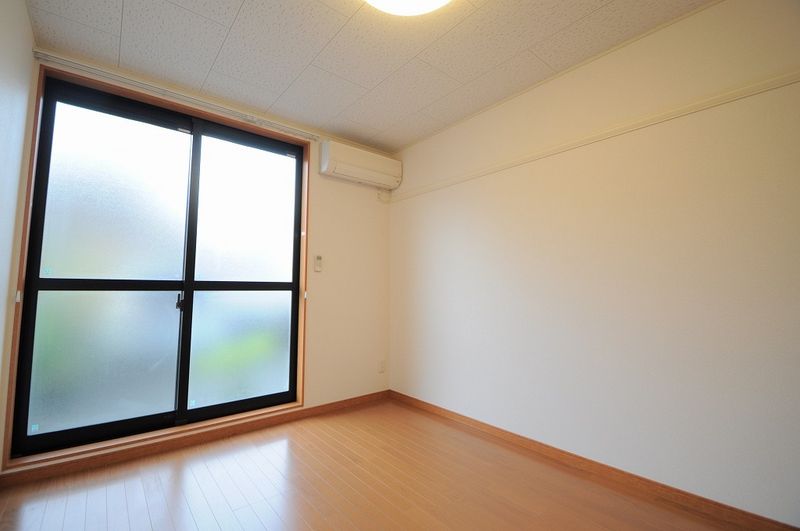 レオパレス立林 居間