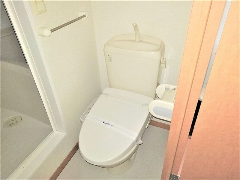 レオパレスサンバード トイレ