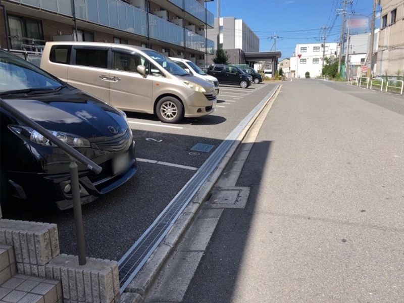 レオネクスト東郷通Ⅱ 駐車場