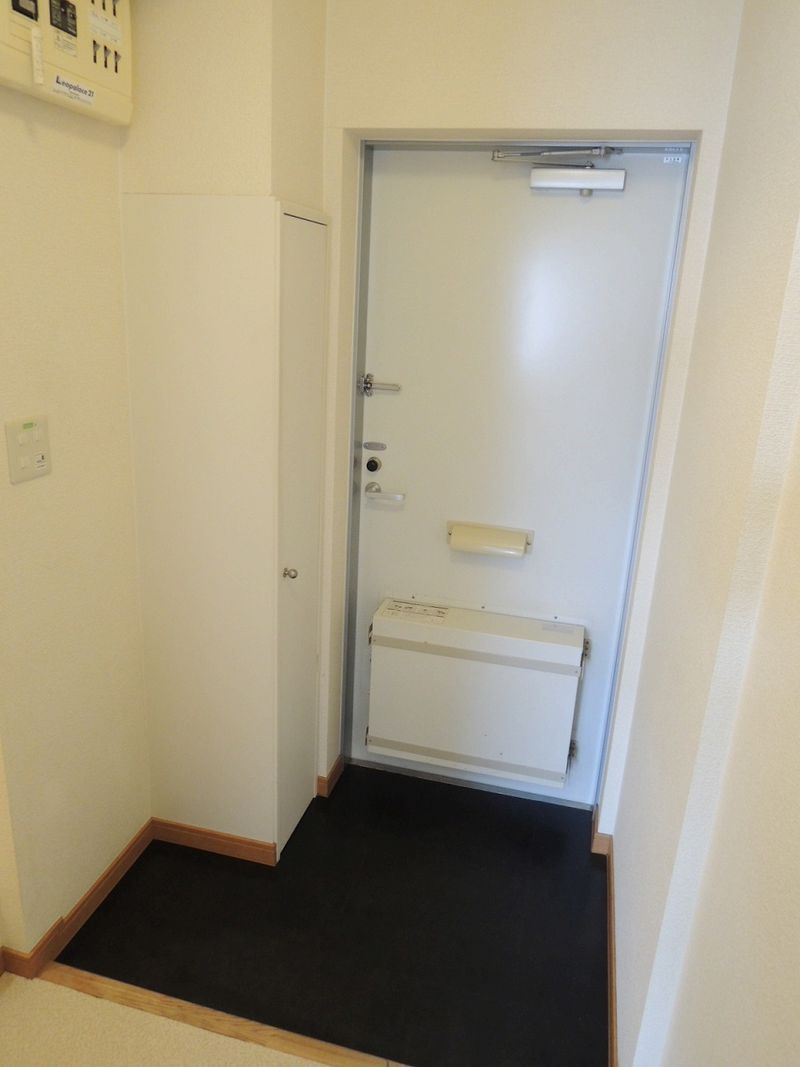 レオパレスセントラル南４条Ｂ 玄関