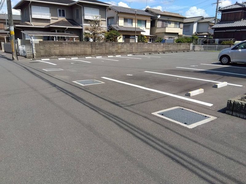 レオパレスハートフル 駐車場