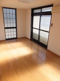 レオパレスウィステリアガーデン 居間