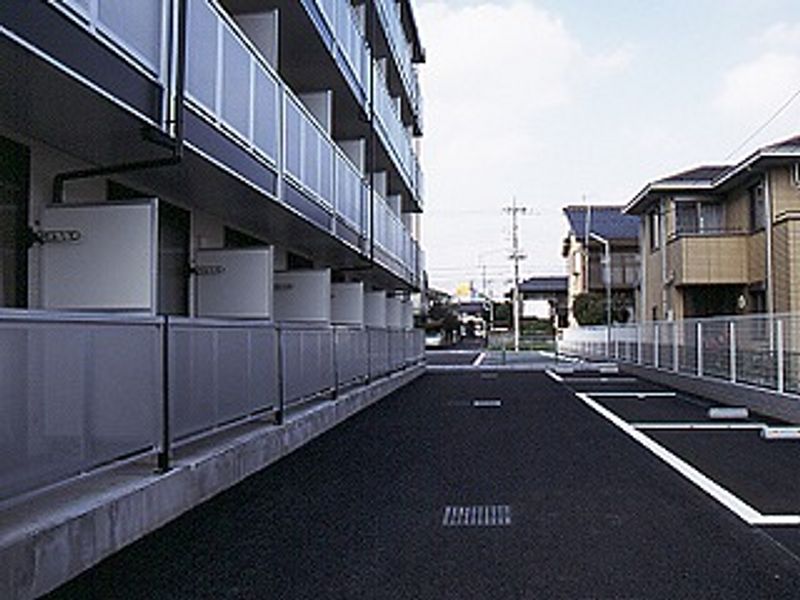 レオパレスフラックス 駐車場