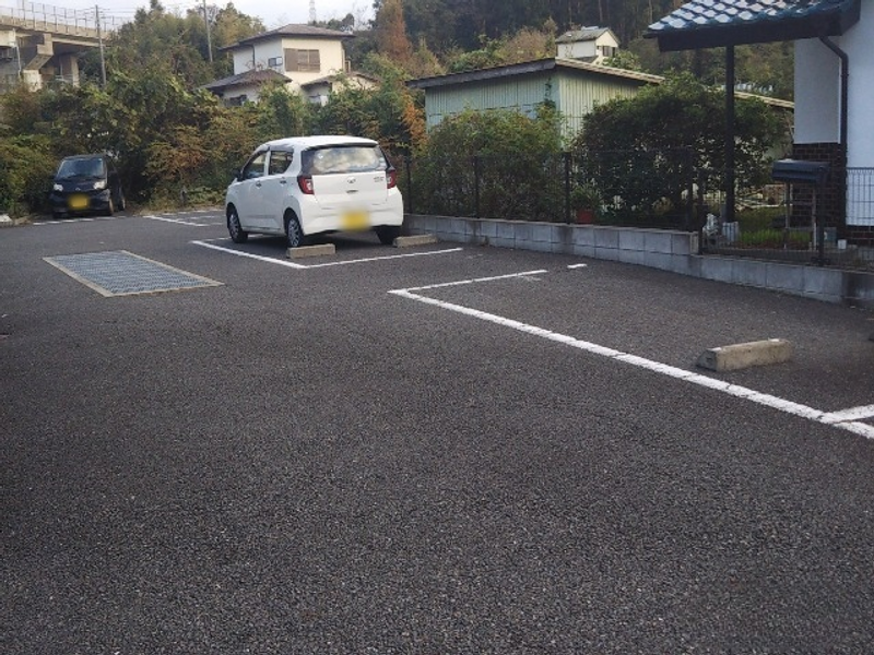 レオパレス木古庭 駐車場