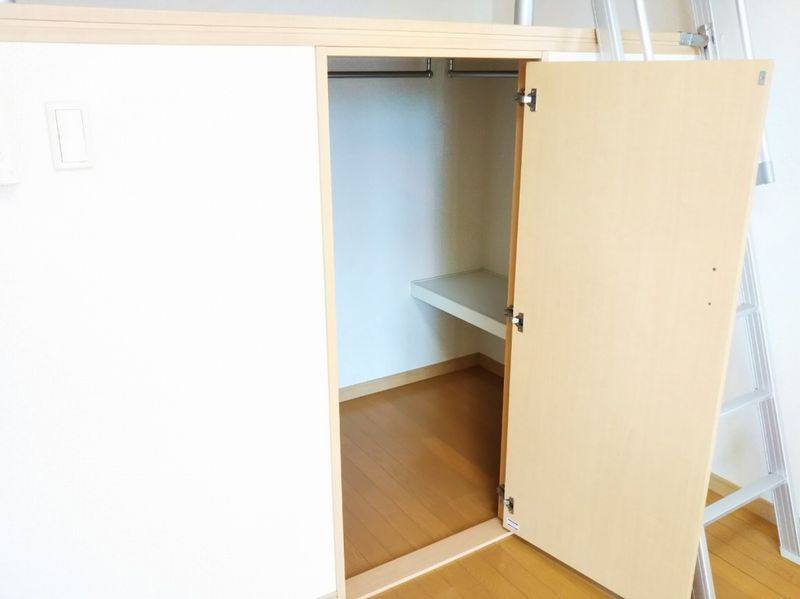 レオパレスみらい平 収納