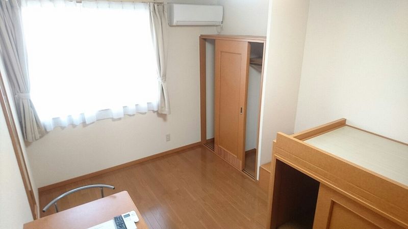 レオパレスウィング 居間