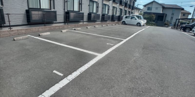 レオパレス三輪壱番館 駐車場