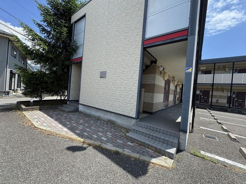 レオパレス隼 外観