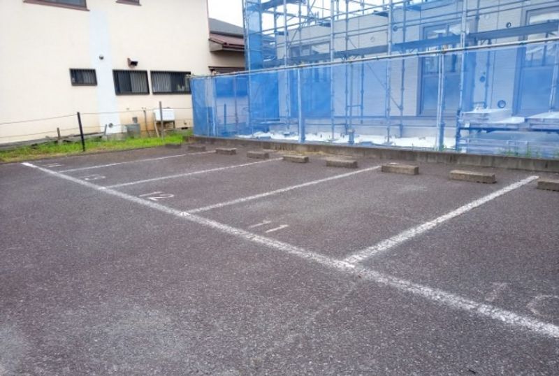 レオパレスサーナ 駐車場
