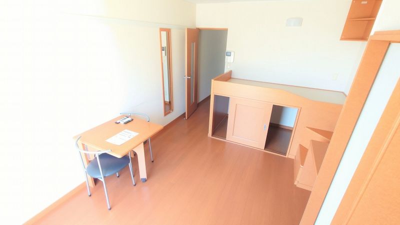 レオパレスコート伊那部 居間