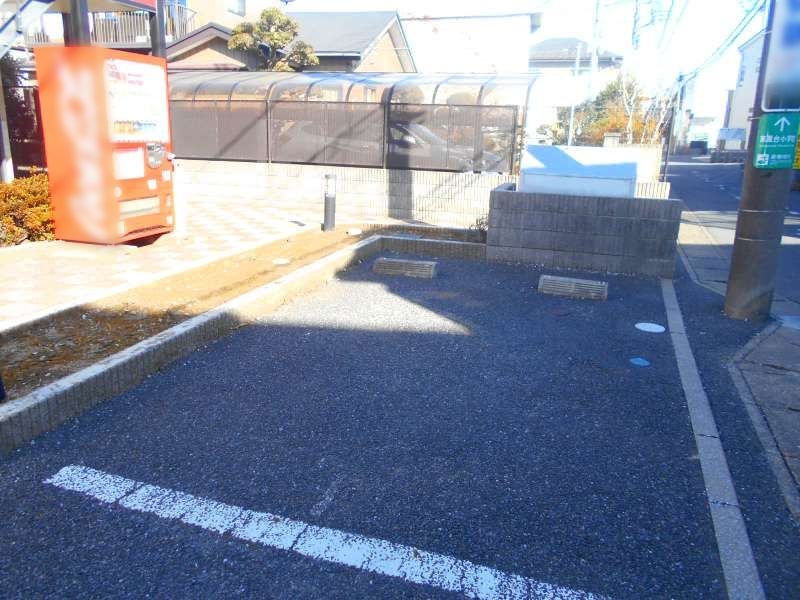 レオパレスパーシモン 駐車場