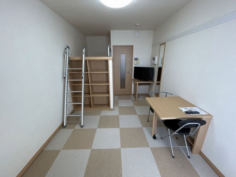 レオパレス角 居間