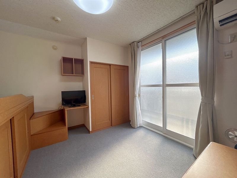 レオパレスクレスト 居間