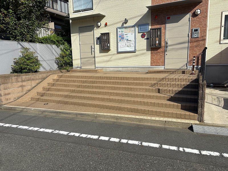 レオパレスカーサ　ソレアード エントランス