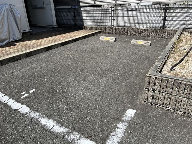 レオパレス芳山荘Ⅱ 駐車場