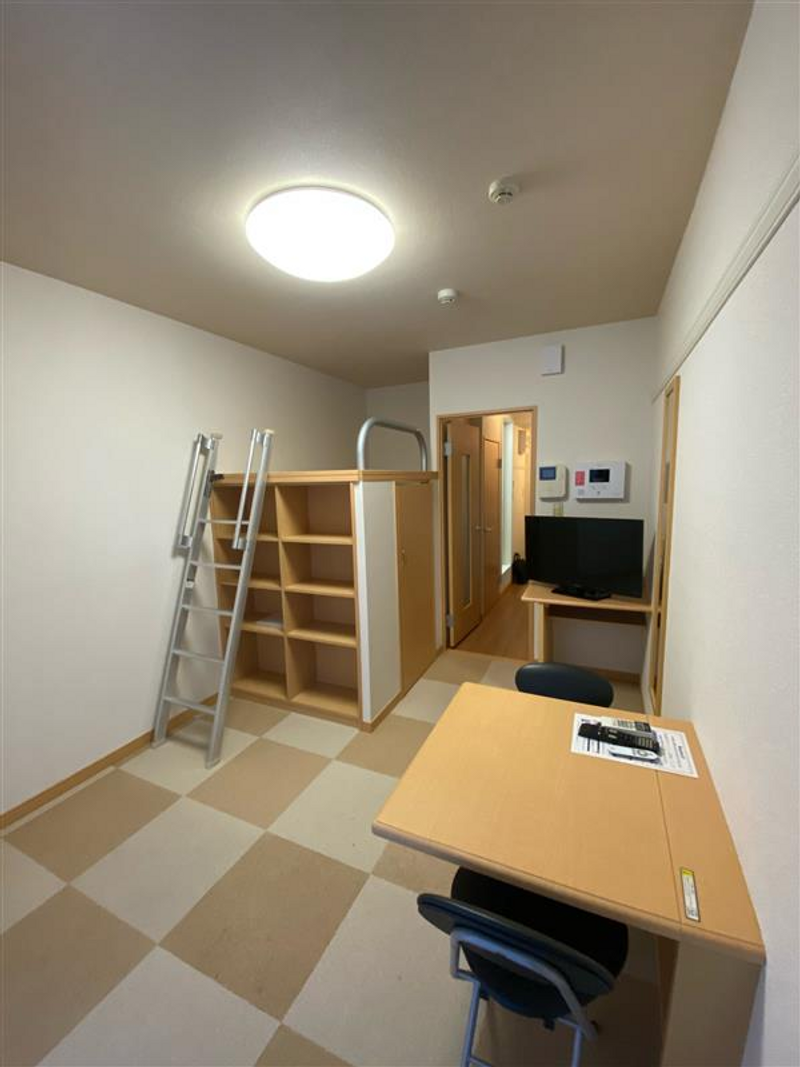 レオパレスラルジュ 居間