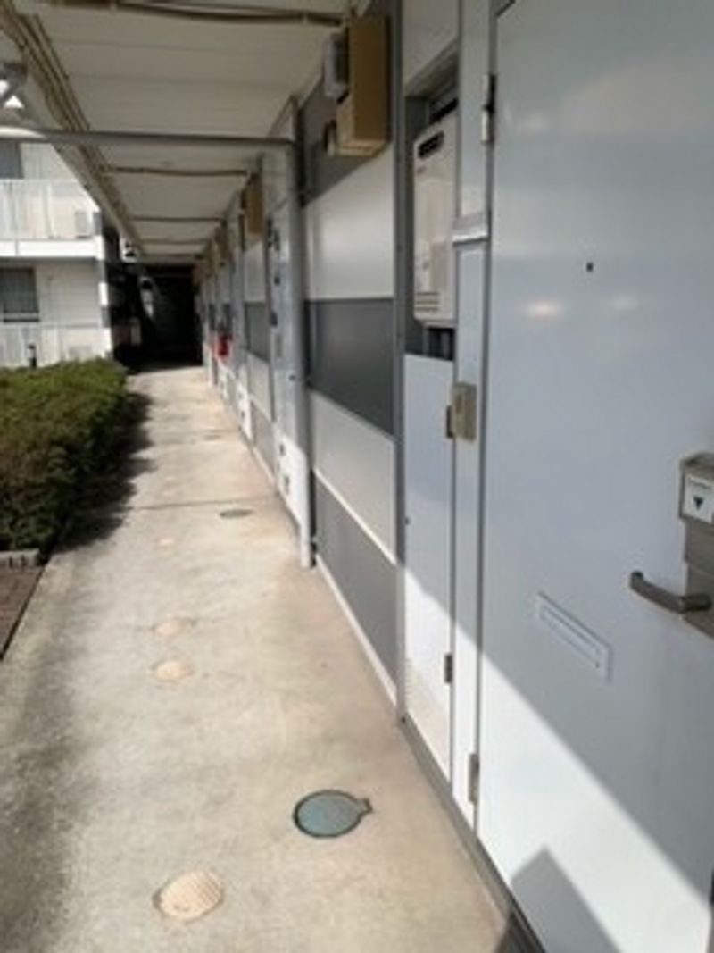 レオパレス東今宿 玄関