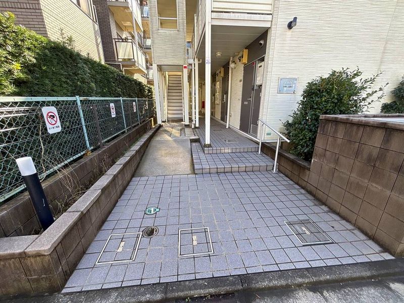 レオネクスト中野上鷺宮 エントランス